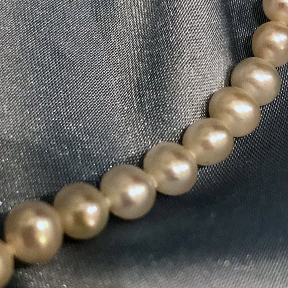 Vintage Genuine Lustrous Pearl Necklace - Picture 4 of 5